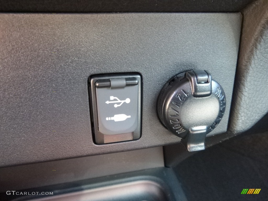 2017 RAV4 LE - Galactic Aqua Mica / Black photo #14