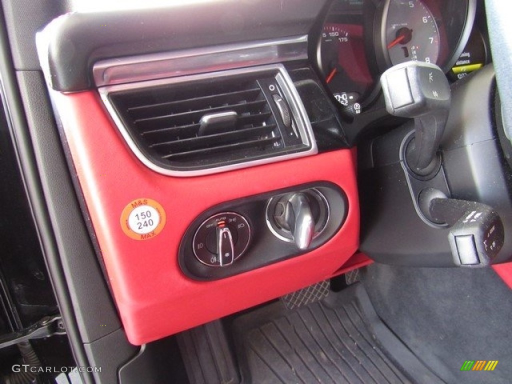 2015 Porsche Macan S Controls Photo #119549569