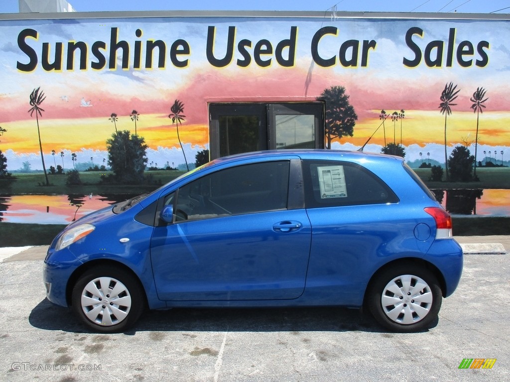 2010 Yaris 3 Door Liftback - Blazing Blue Pearl / Dark Charcoal photo #2