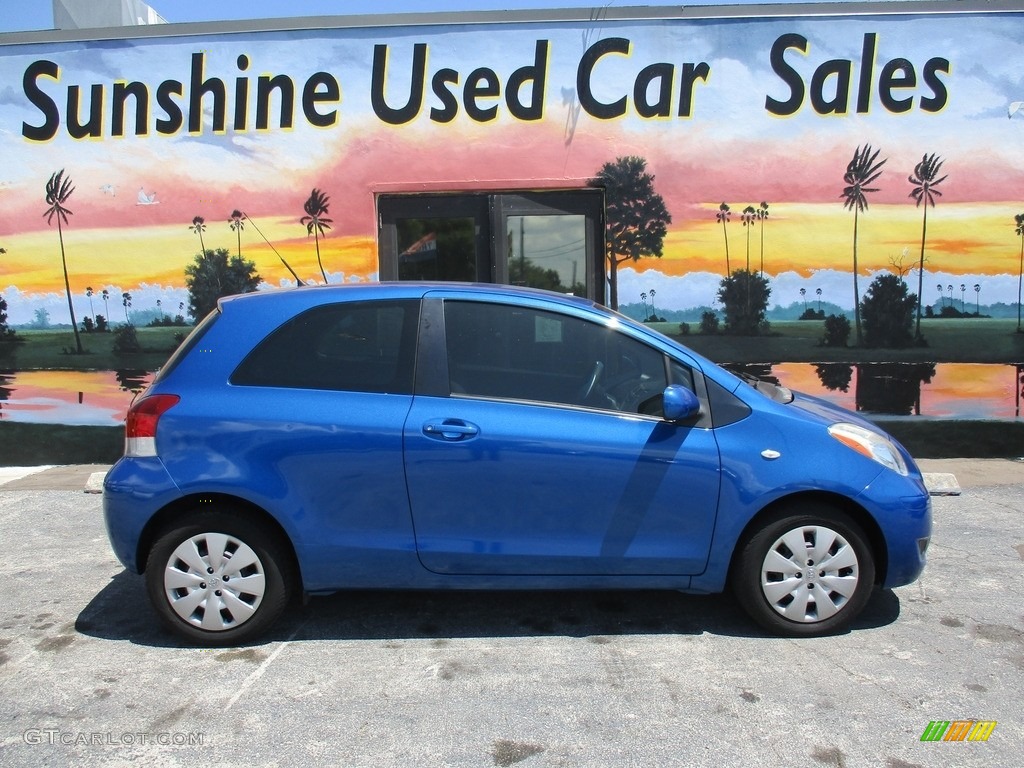 2010 Yaris 3 Door Liftback - Blazing Blue Pearl / Dark Charcoal photo #3