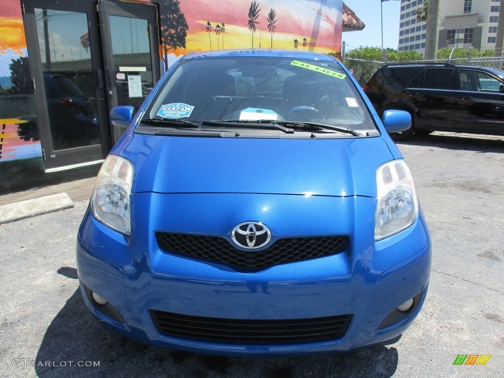 2010 Yaris 3 Door Liftback - Blazing Blue Pearl / Dark Charcoal photo #4