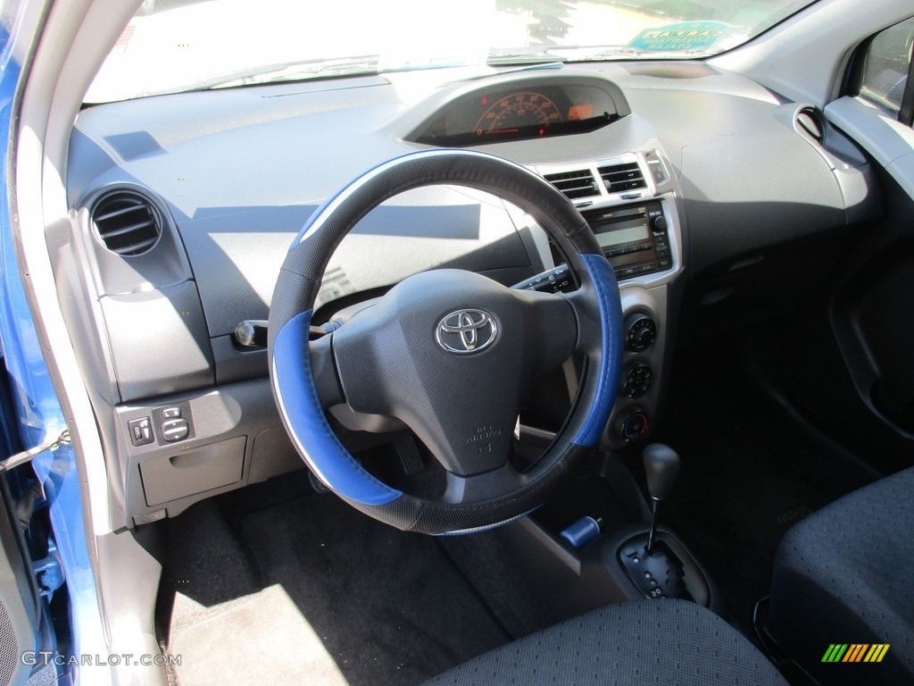 2010 Yaris 3 Door Liftback - Blazing Blue Pearl / Dark Charcoal photo #9