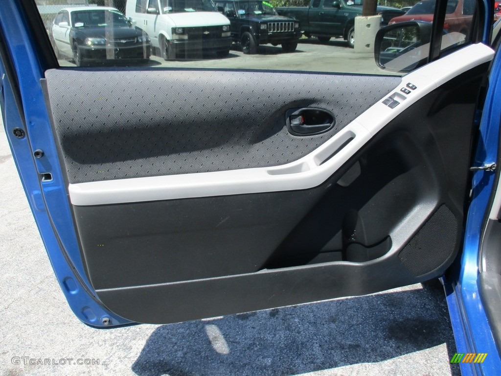 2010 Yaris 3 Door Liftback - Blazing Blue Pearl / Dark Charcoal photo #10