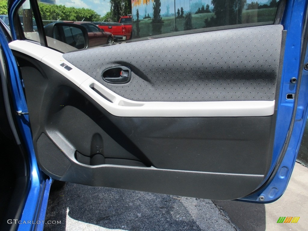 2010 Yaris 3 Door Liftback - Blazing Blue Pearl / Dark Charcoal photo #16