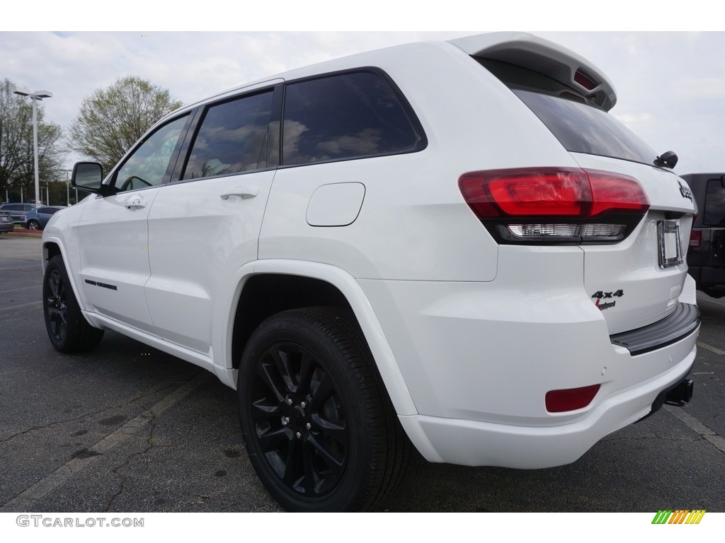 2017 Grand Cherokee Laredo 4x4 - Bright White / Black photo #2