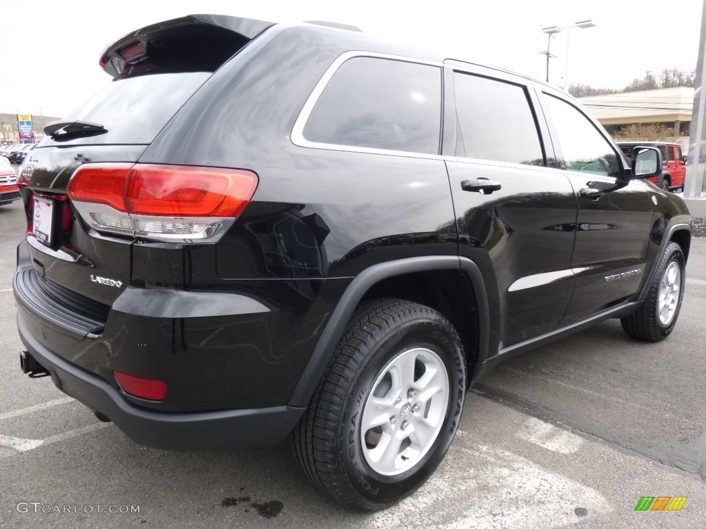 2017 Grand Cherokee Laredo 4x4 - Diamond Black Crystal Pearl / Black photo #7