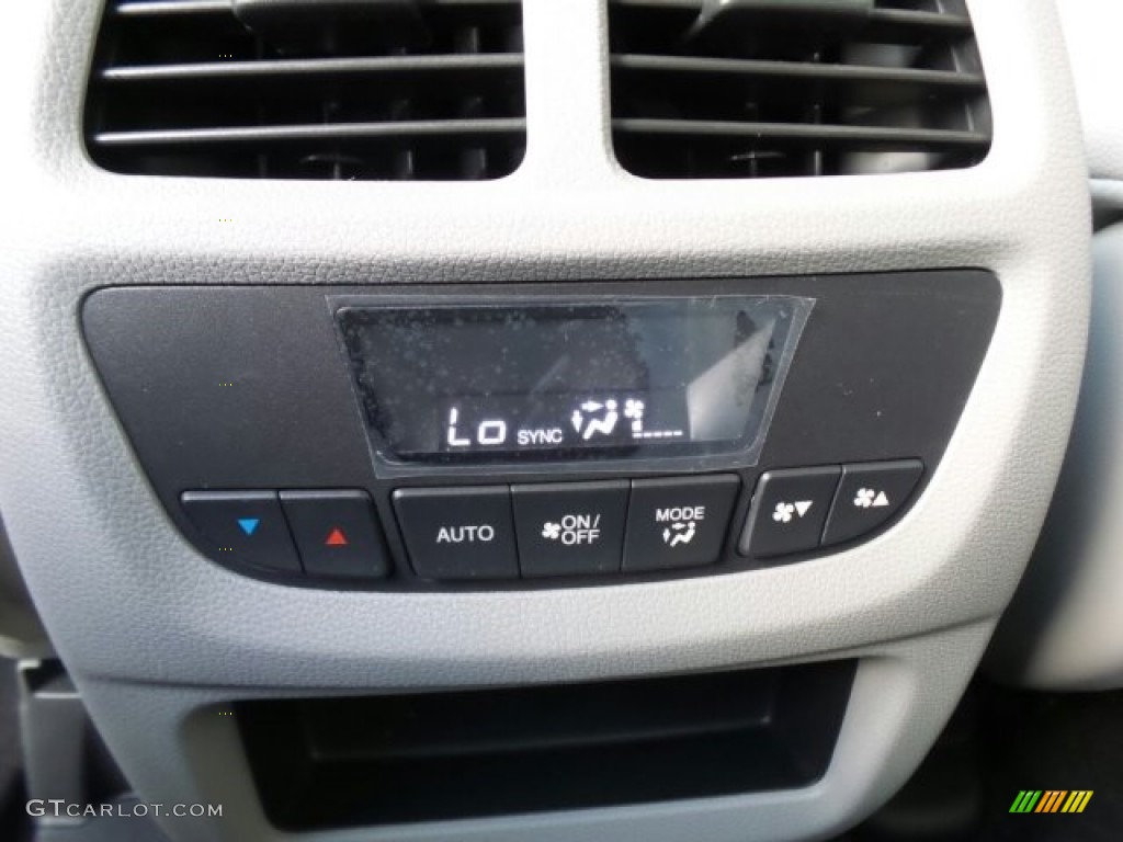 2017 Pilot EX-L AWD - Lunar Silver Metallic / Gray photo #12