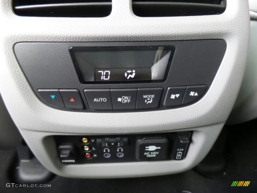 2017 Honda Pilot Touring AWD Controls Photo #119563950