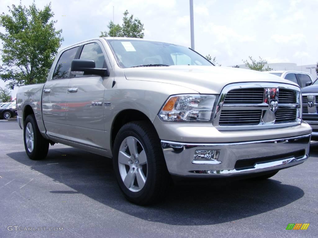 2009 Ram 1500 Big Horn Edition Crew Cab - Light Graystone Pearl / Light Pebble Beige/Bark Brown photo #4