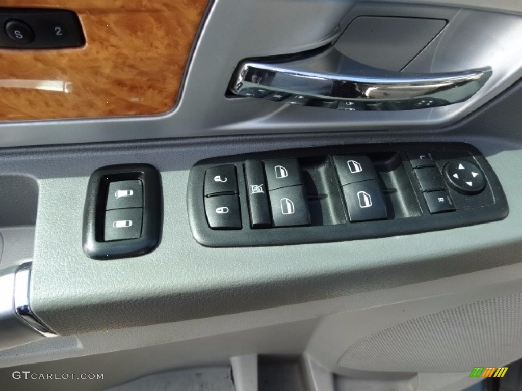 2009 Town & Country Limited - Clearwater Blue Pearl / Medium Slate Gray/Light Shale photo #9