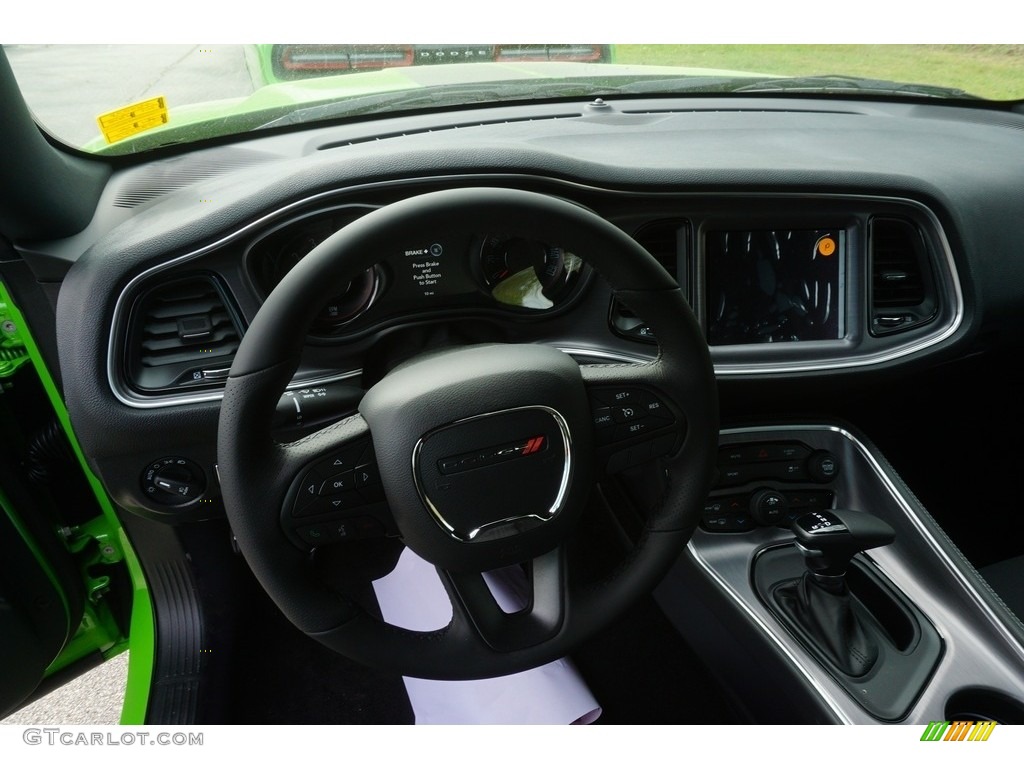 2017 Challenger SXT - Green Go / Black photo #6