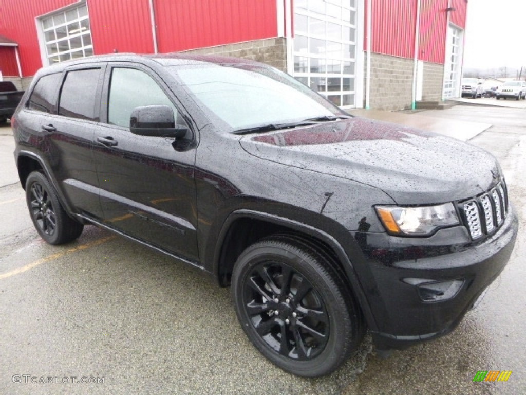 2017 Grand Cherokee Laredo 4x4 - Diamond Black Crystal Pearl / Black photo #10