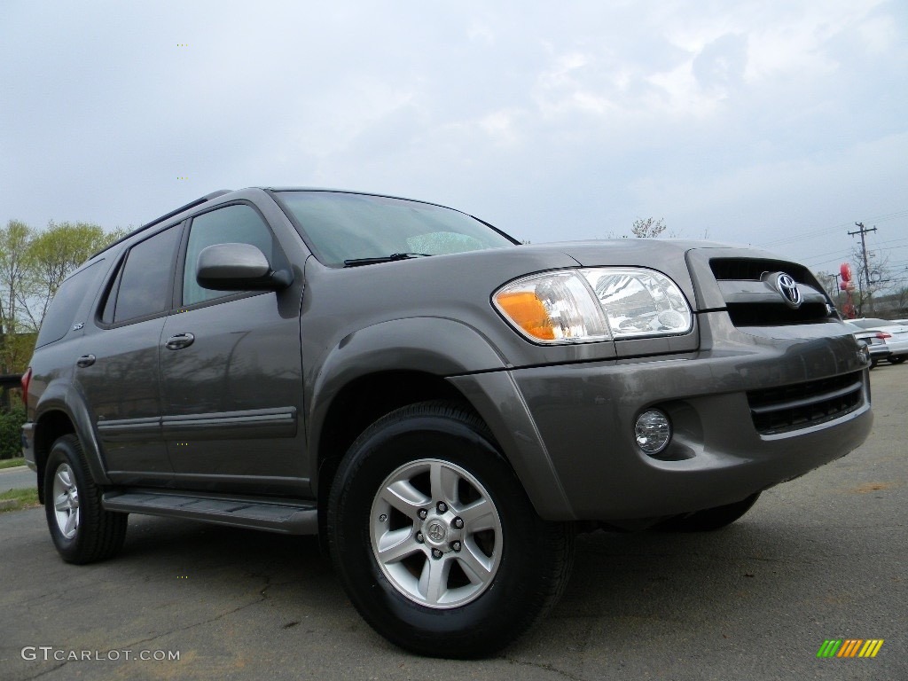 2007 Sequoia SR5 4WD - Phantom Gray Pearl / Light Charcoal photo #2