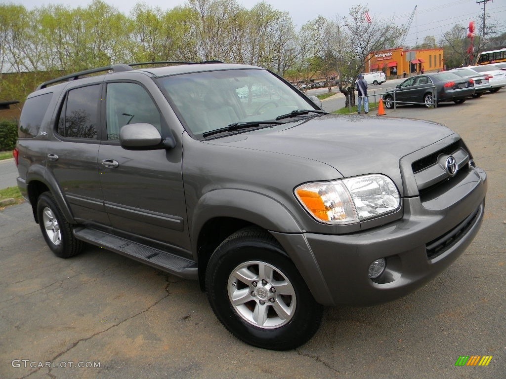 2007 Sequoia SR5 4WD - Phantom Gray Pearl / Light Charcoal photo #3
