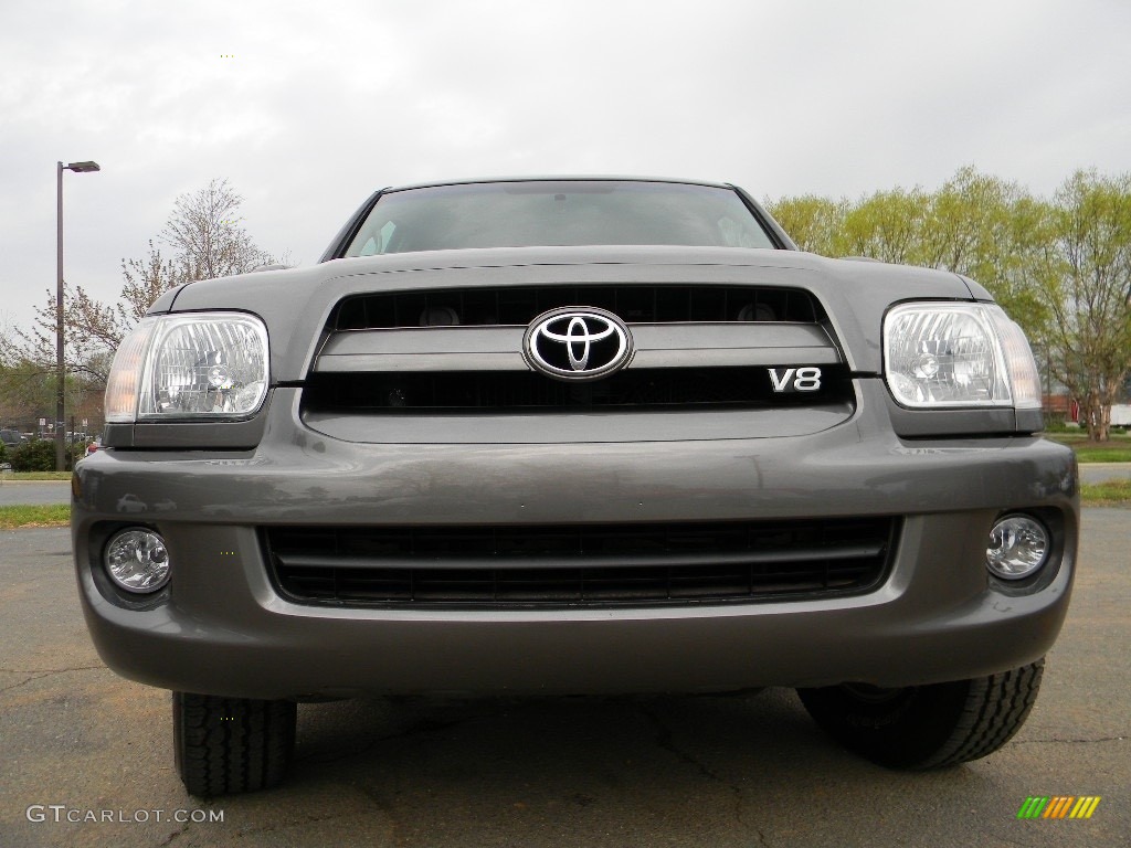 2007 Sequoia SR5 4WD - Phantom Gray Pearl / Light Charcoal photo #4