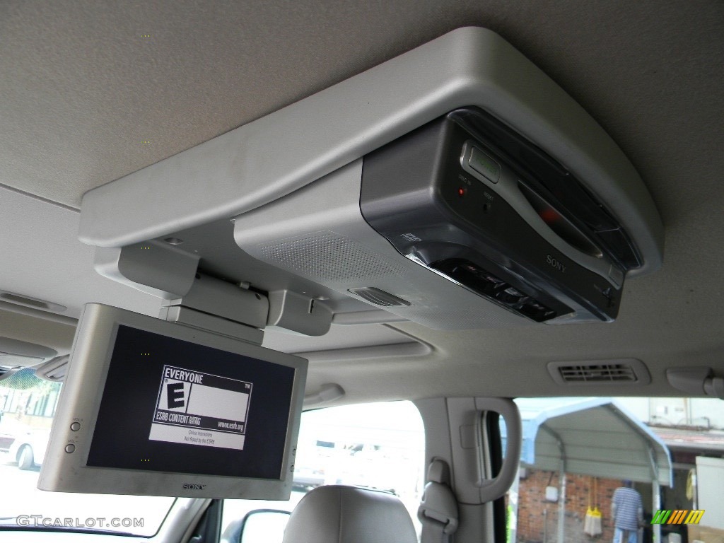 2007 Sequoia SR5 4WD - Phantom Gray Pearl / Light Charcoal photo #19