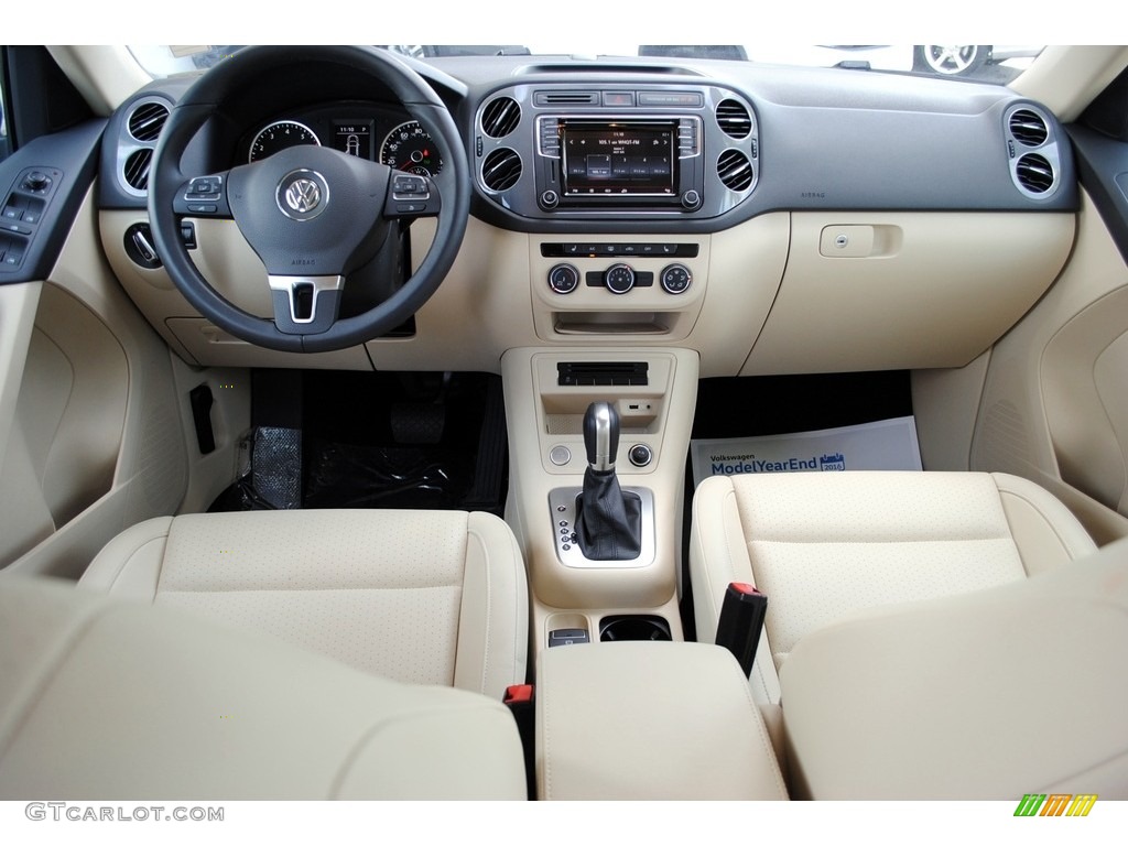 Sandstone Interior 2017 Volkswagen Tiguan S Photo #119584953