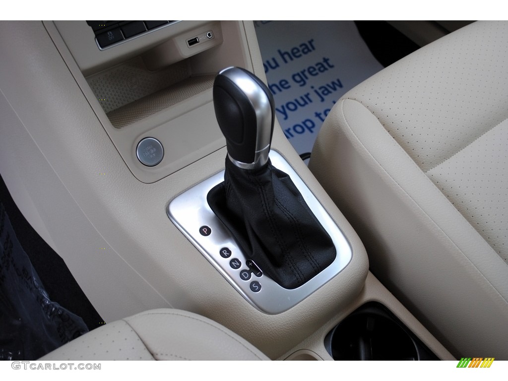 2017 Volkswagen Tiguan S Transmission Photos