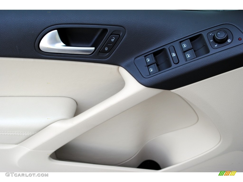 2017 Volkswagen Tiguan S Controls Photo #119585025