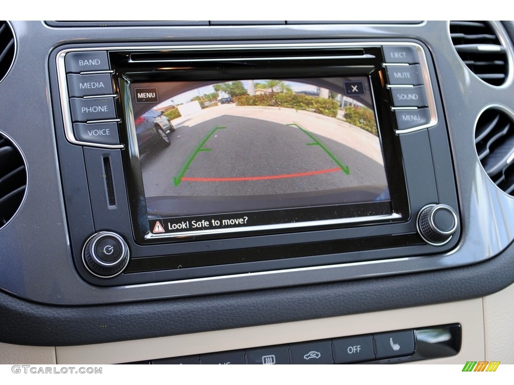 2017 Volkswagen Tiguan S Controls Photo #119585049