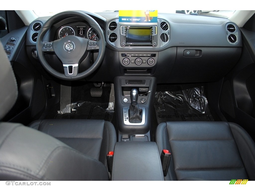 2017 Tiguan Sport - Pure White / Charcoal photo #13