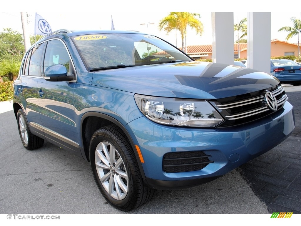 2017 Tiguan Wolfsburg - Pacific Blue Metallic / Beige/Black photo #2