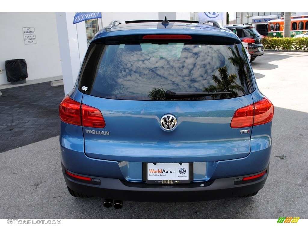 2017 Tiguan Wolfsburg - Pacific Blue Metallic / Beige/Black photo #8