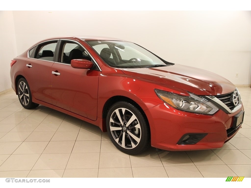 2016 Nissan Altima 2.5 SR Exterior Photos
