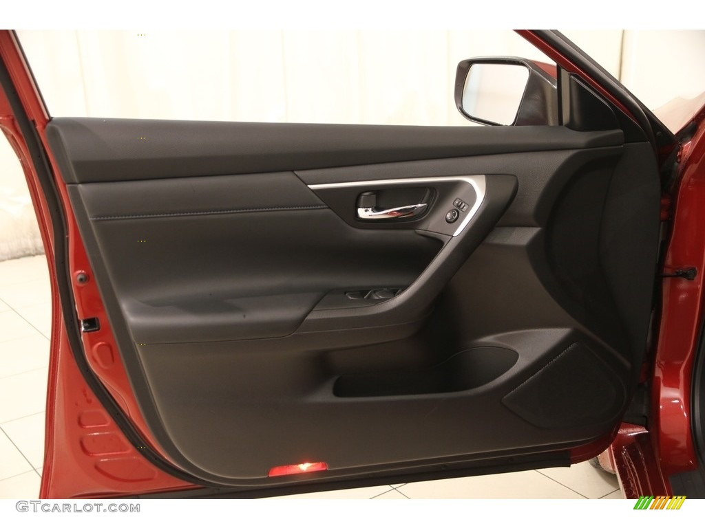 2016 Altima 2.5 SR - Cayenne Red / Charcoal photo #4