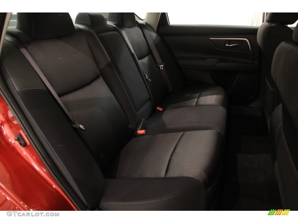 2016 Altima 2.5 SR - Cayenne Red / Charcoal photo #15