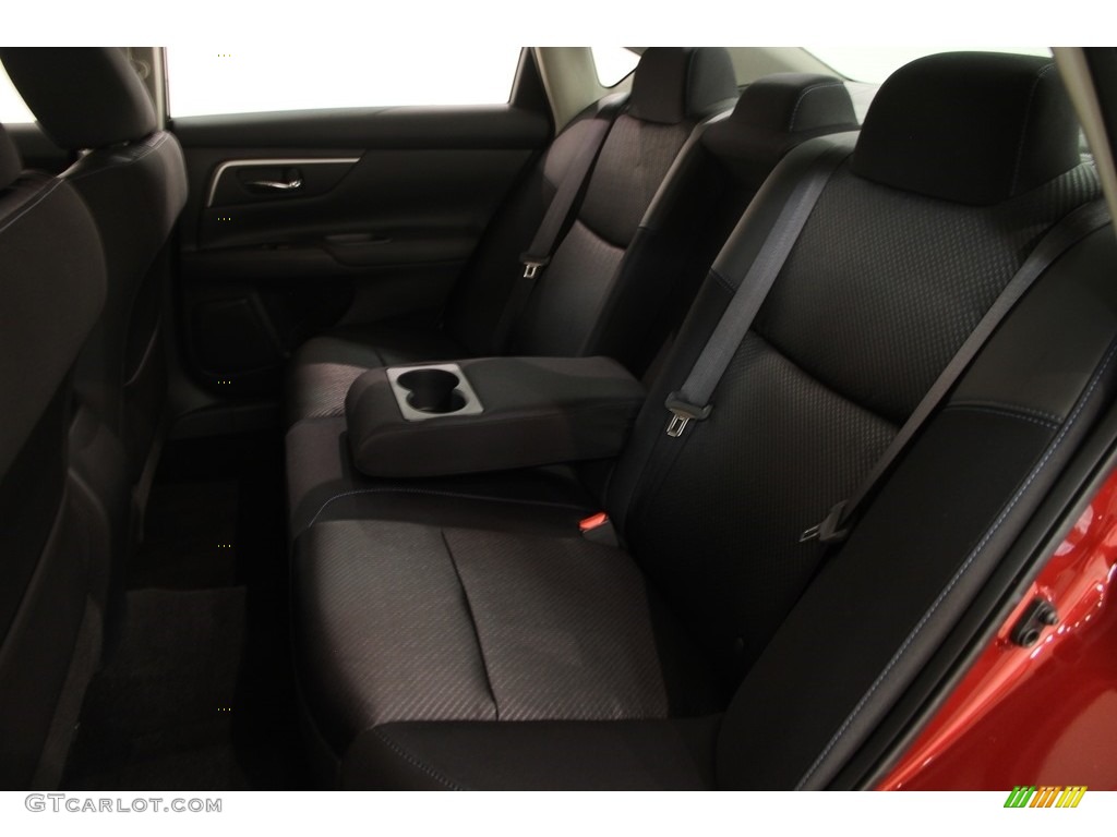 2016 Altima 2.5 SR - Cayenne Red / Charcoal photo #17