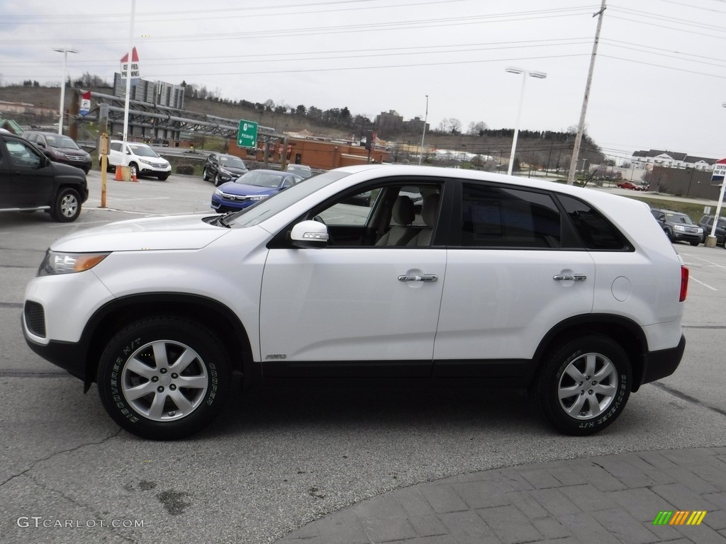 2011 Sorento LX AWD - Snow White Pearl / Beige photo #7