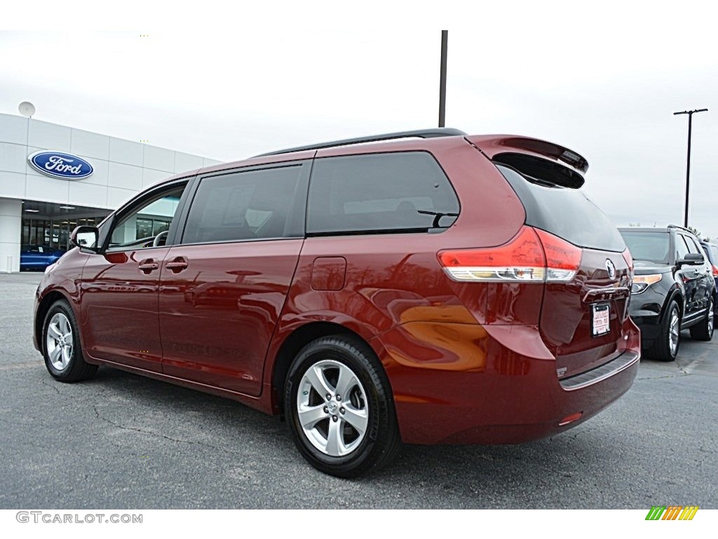 2014 Sienna LE - Salsa Red Pearl / Light Gray photo #26