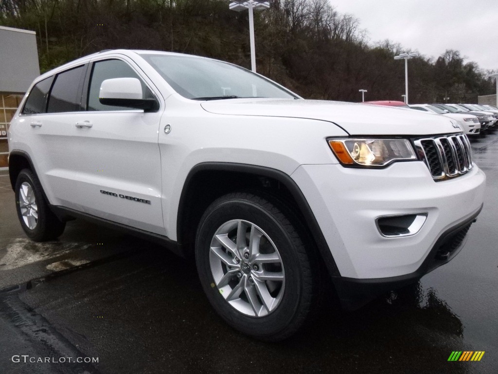 2017 Grand Cherokee Laredo 4x4 - Bright White / Black photo #9