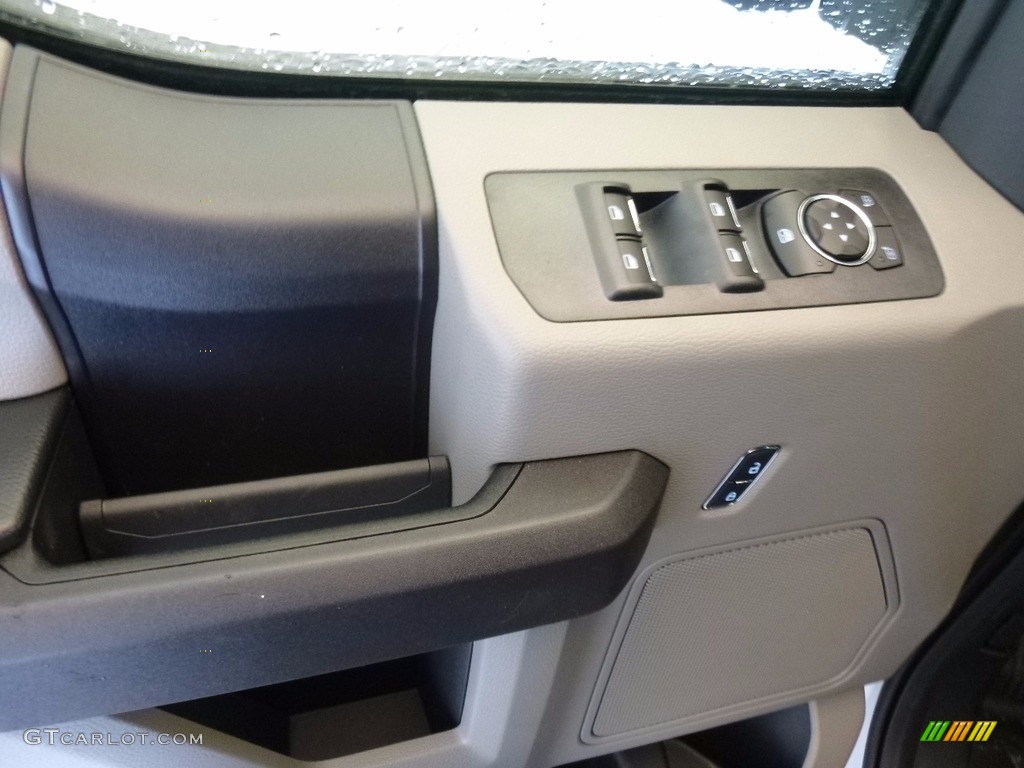 2017 F150 XL SuperCab 4x4 - Oxford White / Black photo #10