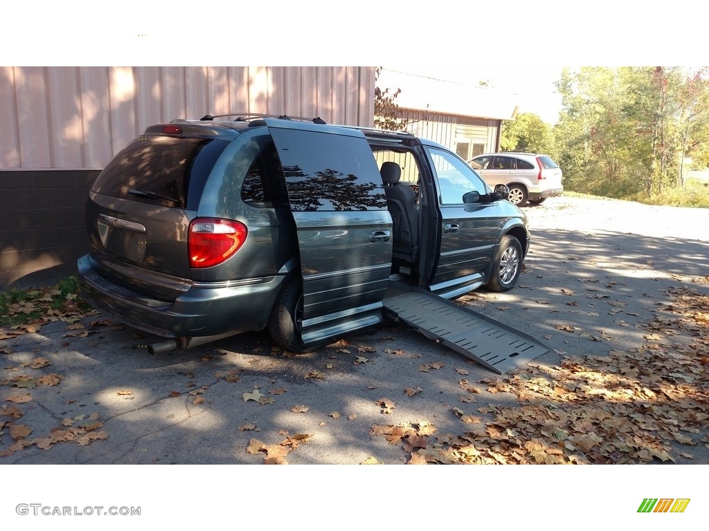 Magnesium Pearl Chrysler Town & Country