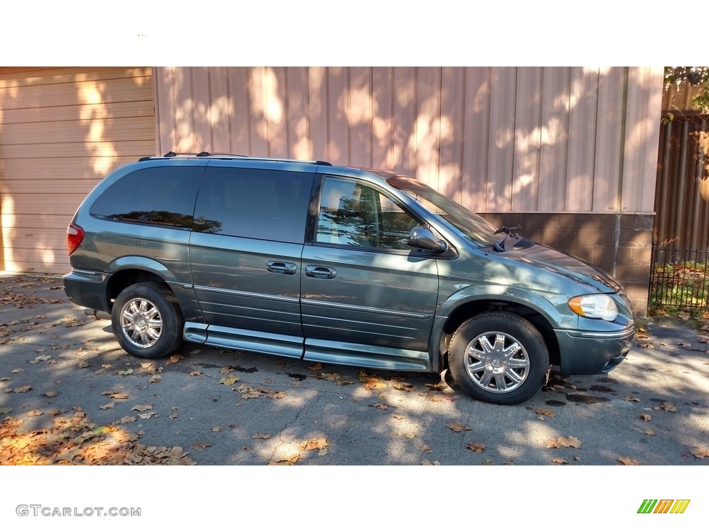 Magnesium Pearl 2006 Chrysler Town & Country Limited Exterior Photo #119621334
