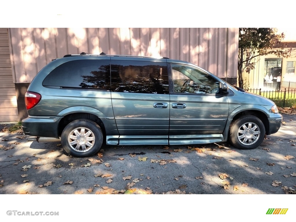 2006 Town & Country Limited - Magnesium Pearl / Medium Slate Gray photo #6