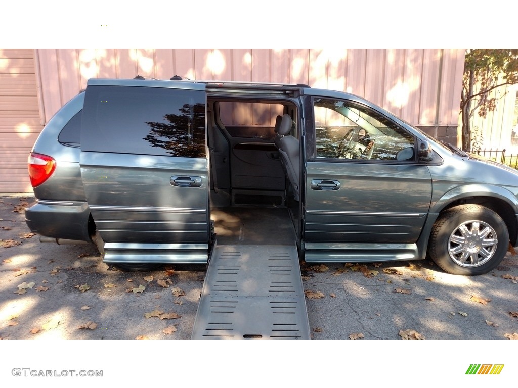 2006 Town & Country Limited - Magnesium Pearl / Medium Slate Gray photo #18