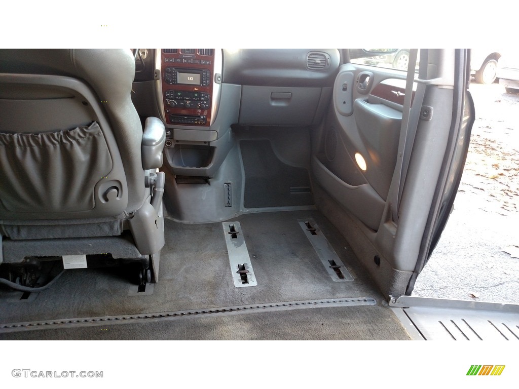 2006 Town & Country Limited - Magnesium Pearl / Medium Slate Gray photo #24