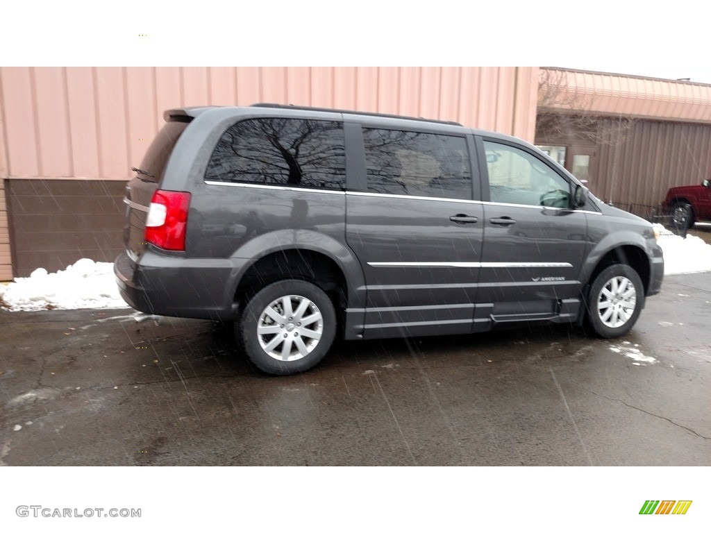 2016 Town & Country Touring - Granite Crystal Metallic / Black/Light Graystone photo #5