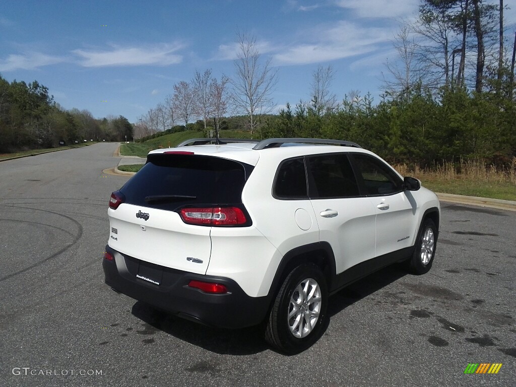 2017 Cherokee Latitude 4x4 - Bright White / Black photo #6