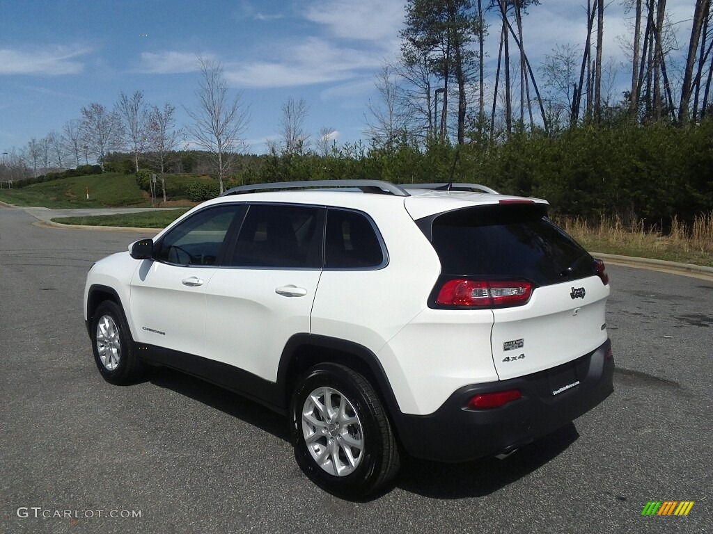 2017 Cherokee Latitude 4x4 - Bright White / Black photo #9