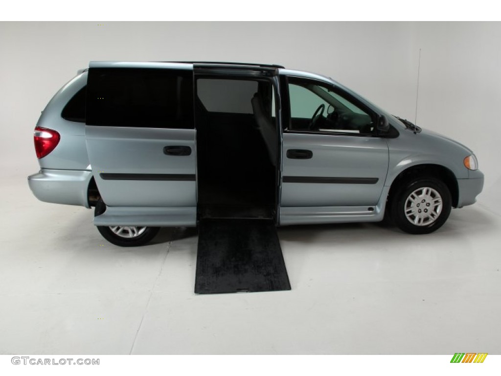 2005 Grand Caravan SE - Butane Blue Pearl / Medium Slate Gray photo #1