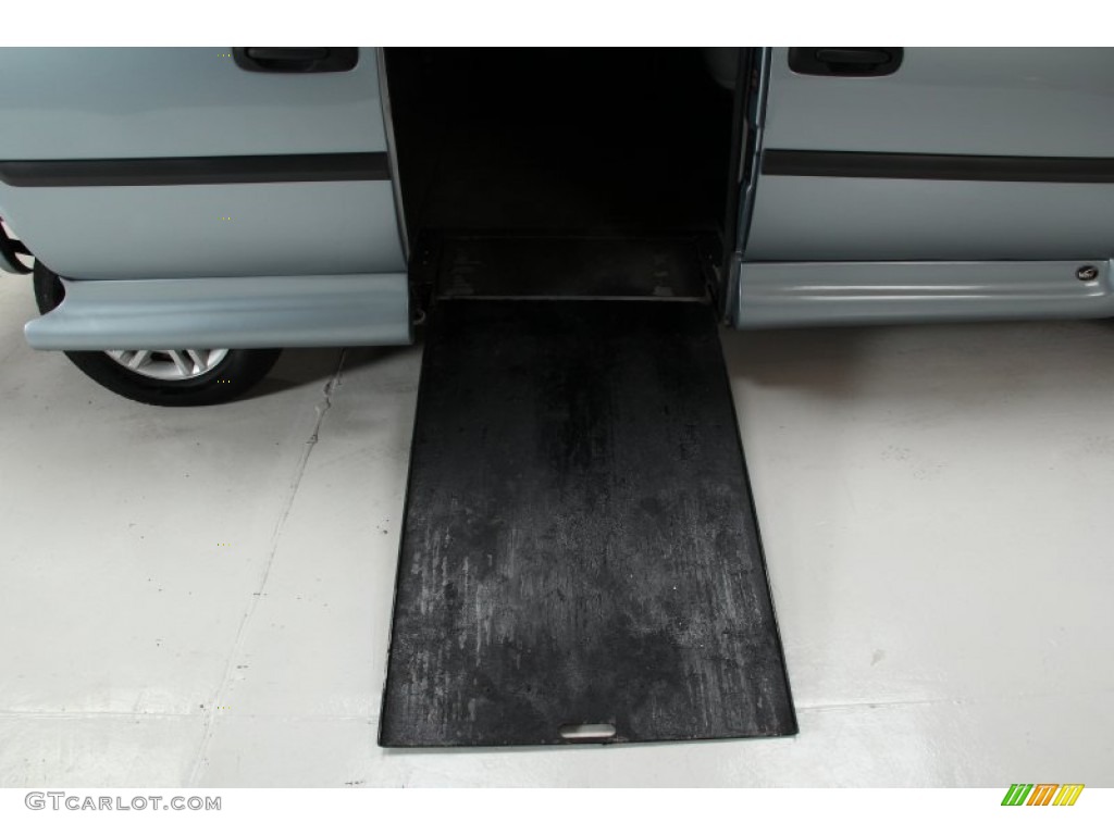 2005 Grand Caravan SE - Butane Blue Pearl / Medium Slate Gray photo #9