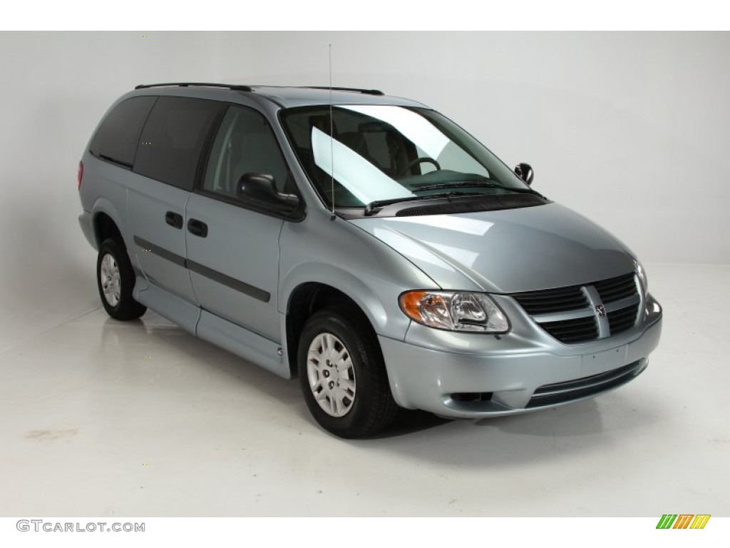 Butane Blue Pearl 2005 Dodge Grand Caravan SE Exterior Photo #119626554