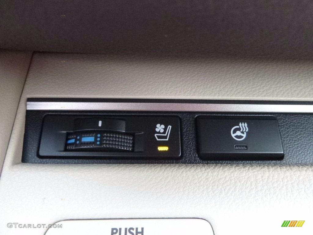 2017 Lexus ES 350 Controls Photo #119633532