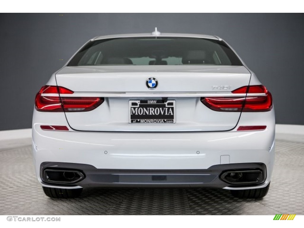 2017 7 Series 740i Sedan - Glacier Silver Metallic / Black photo #4