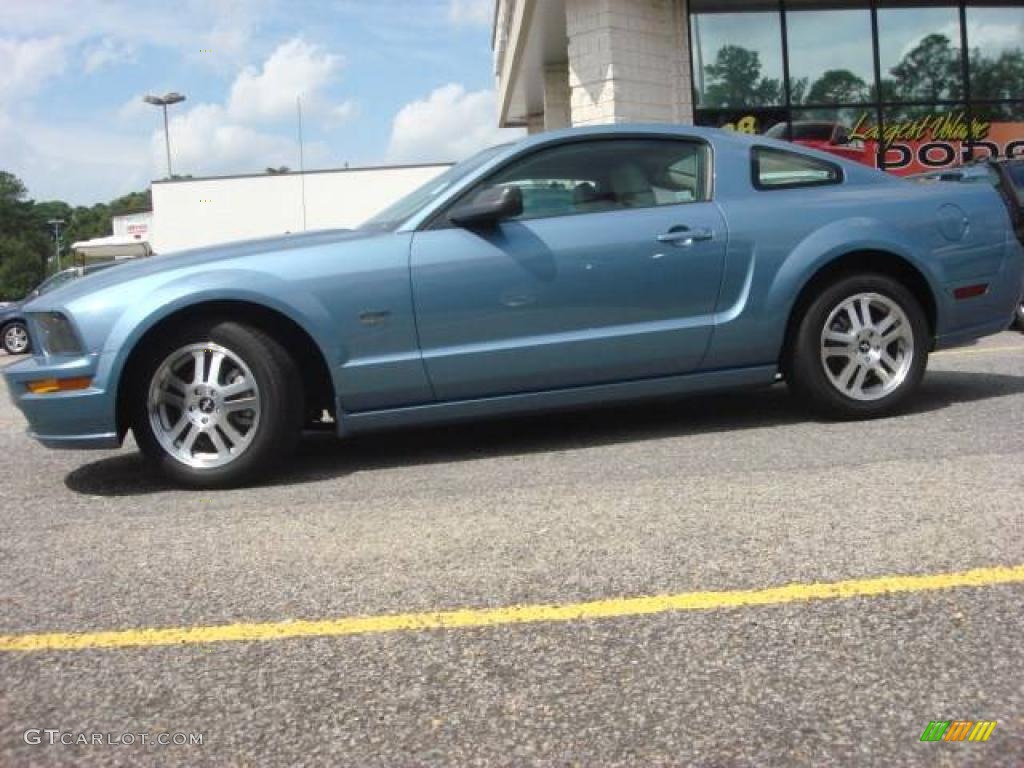 2006 Mustang GT Premium Coupe - Windveil Blue Metallic / Light Parchment photo #2