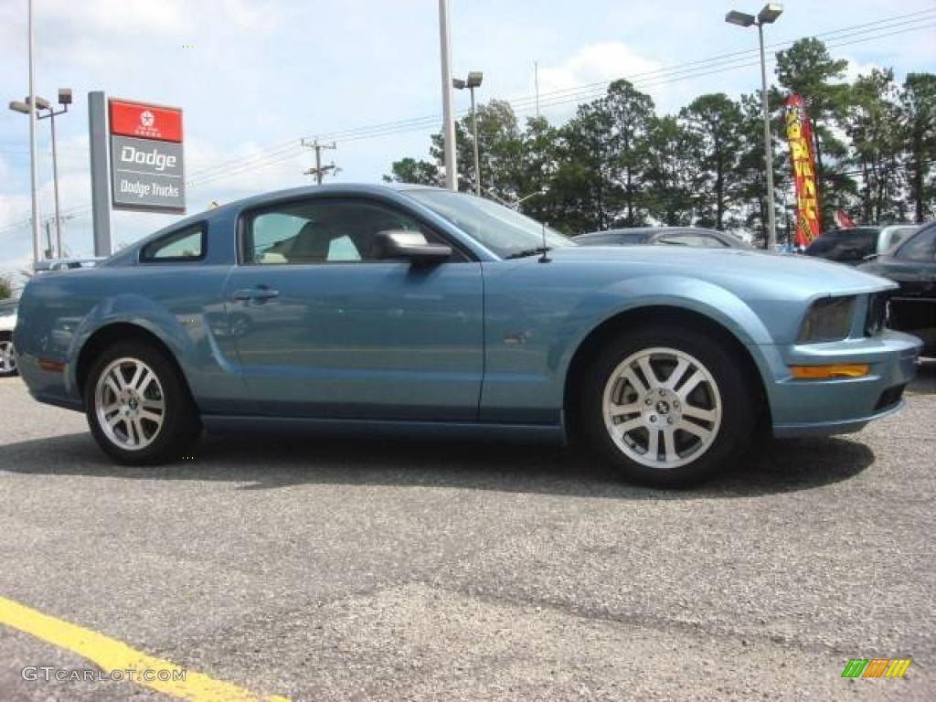 2006 Mustang GT Premium Coupe - Windveil Blue Metallic / Light Parchment photo #6